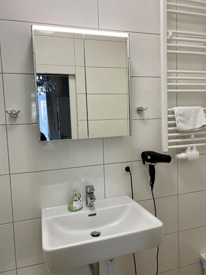 Ajo Apartments - Messe City Room - Self-Check-In Homestay *
